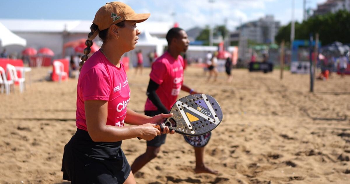 Beach tennis reúne 30 categorias e coroa dupla inédita em Vitória