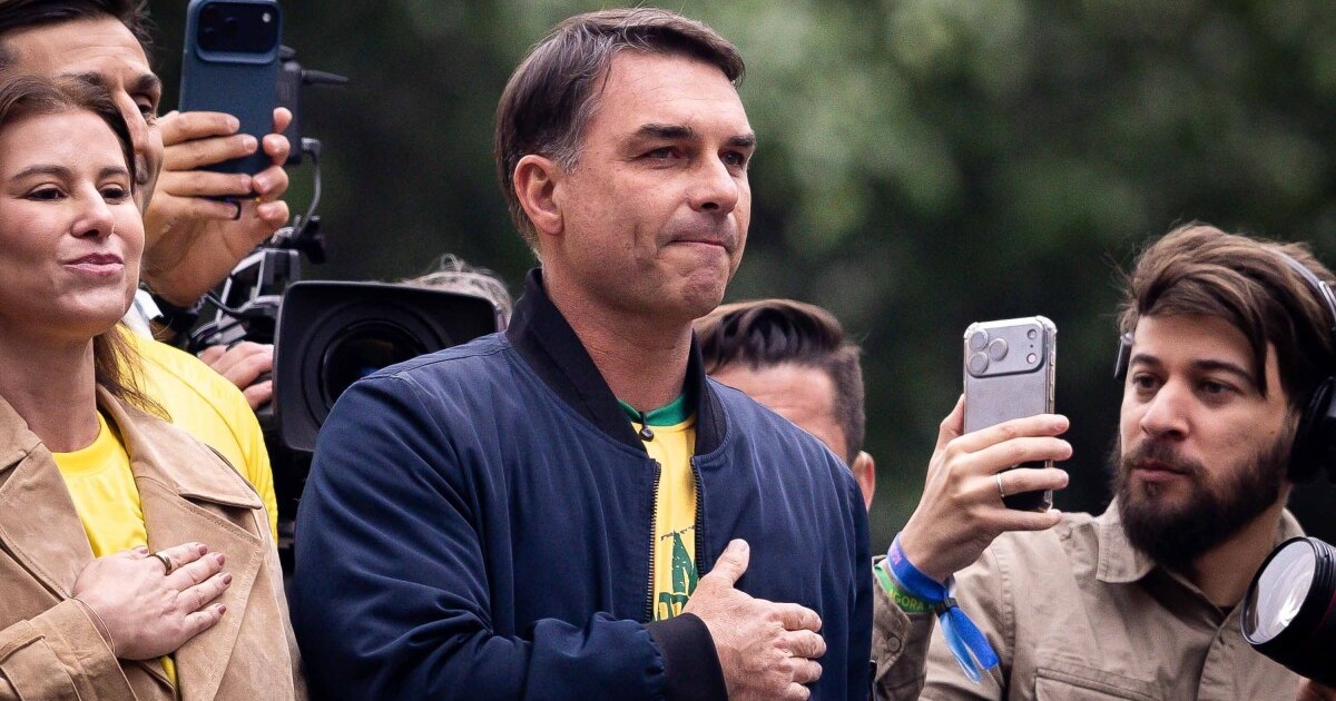 Campanha de Flávio aciona TSE contra Lula por agendas na Eurofarma e na PRF