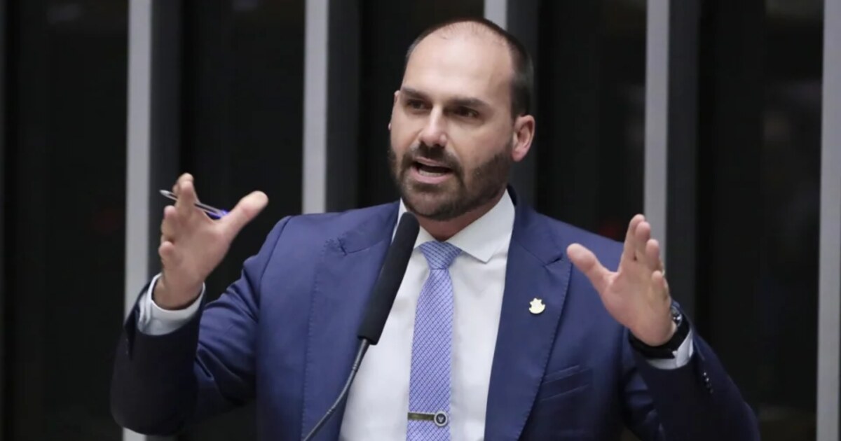 Ministério da Justiça demite Eduardo Bolsonaro da PF por abandono de cargo