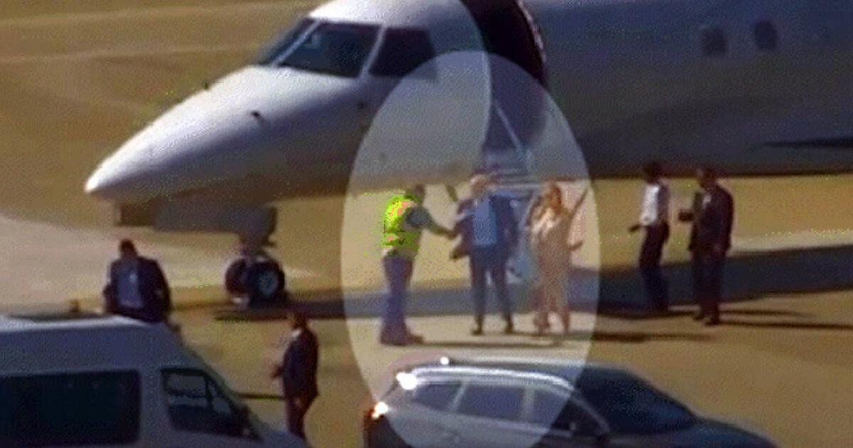 Vídeo mostra Moraes e Viviane desembarcando de jato operado pela Prime Aviation
