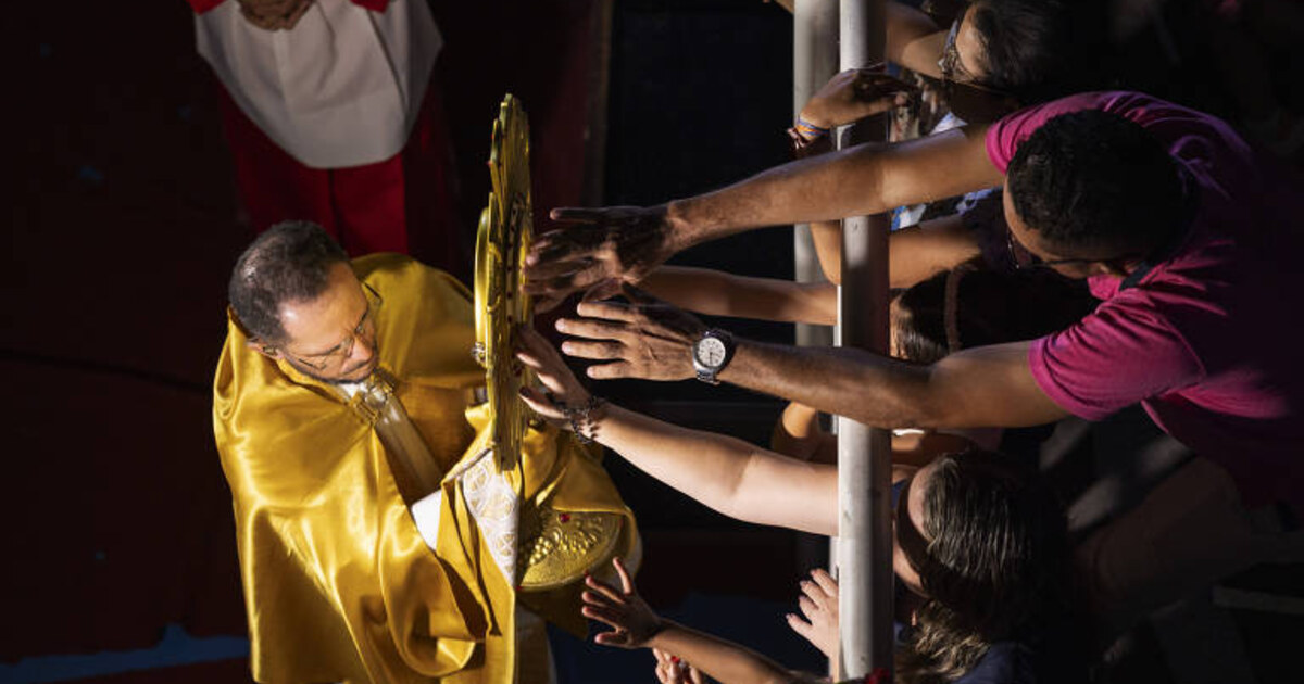 Nordeste mantém 64% de católicos e vê evangélicos chegarem a 22%