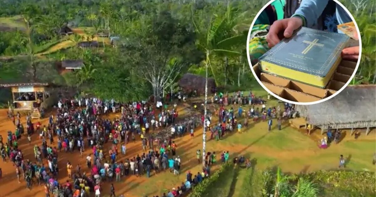 Comunidade de Papua-Nova Guiné celebra Novo Testamento em língua local