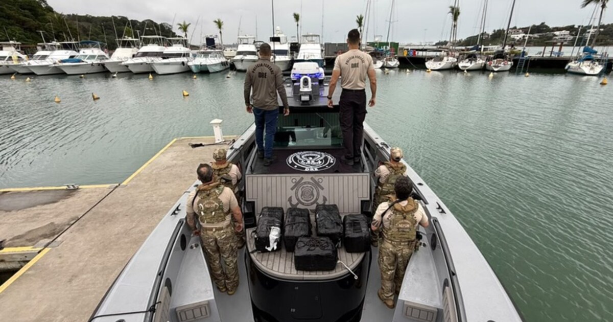 PF apreende 140 kg de cocaína escondidos no casco de navio no ES