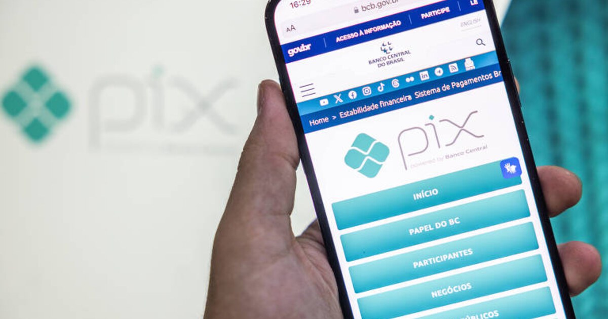 Pix Automático chegará à conta-salário e cobrança híbrida valerá em 2027