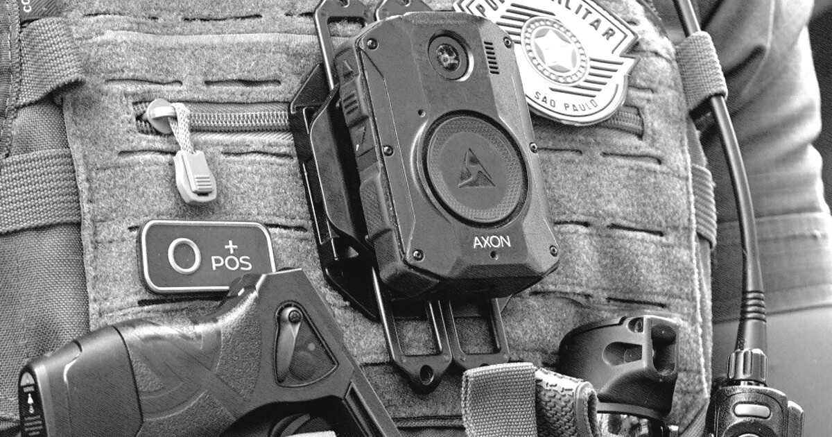 Advogado é preso em flagrante após jogar notebook e celular pela janela ao ver polícia | Jovem Pan