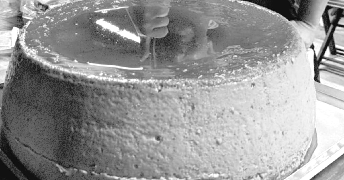 Amigos inovam na resenha pós-pelada com pudim gigante de 23 kg no ES