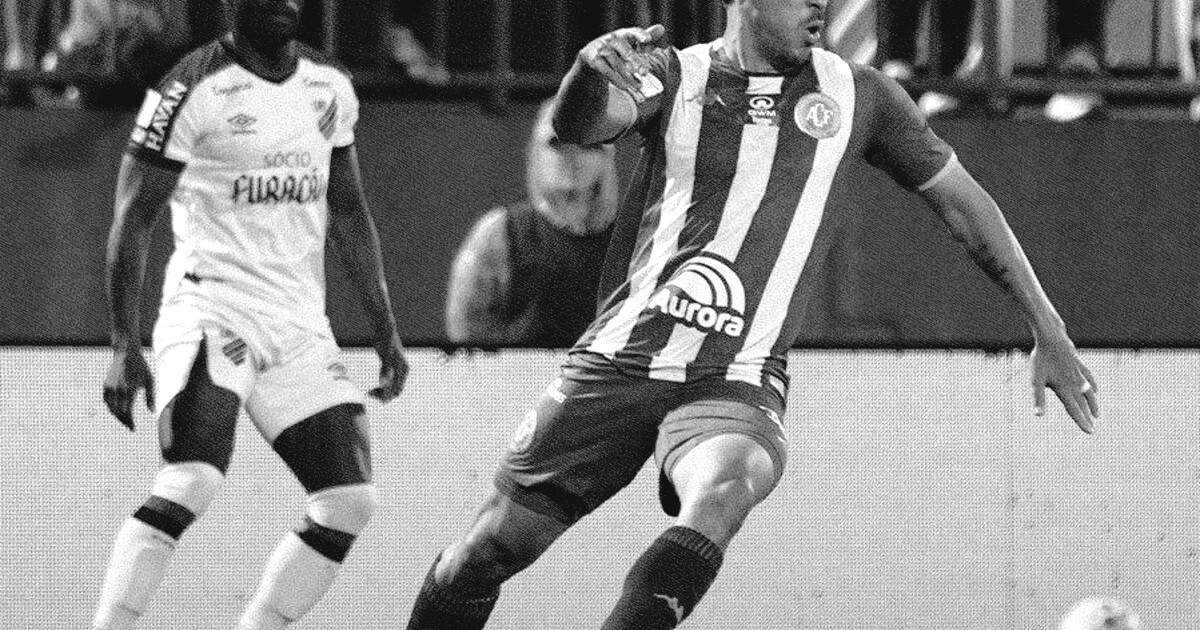 Athletico amassa a Chapecoense e retoma a terceira posição do Brasileirão