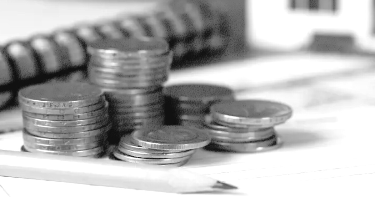 Brasileiros se endividam e tiram dinheiro da poupança para pagar contas básicas