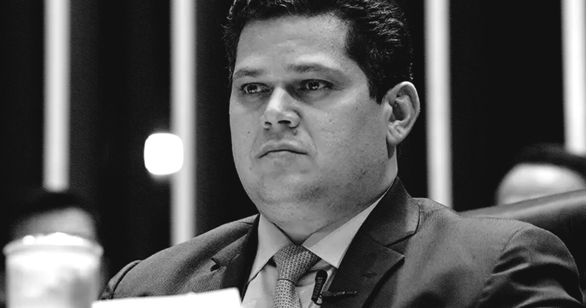 Com Lula ou Flávio, Alcolumbre busca apoio para seguir no comando do Senado