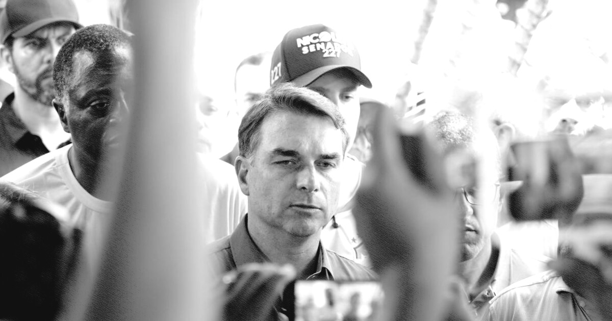 Deputada argentina denuncia entrada de Flávio Bolsonaro no país