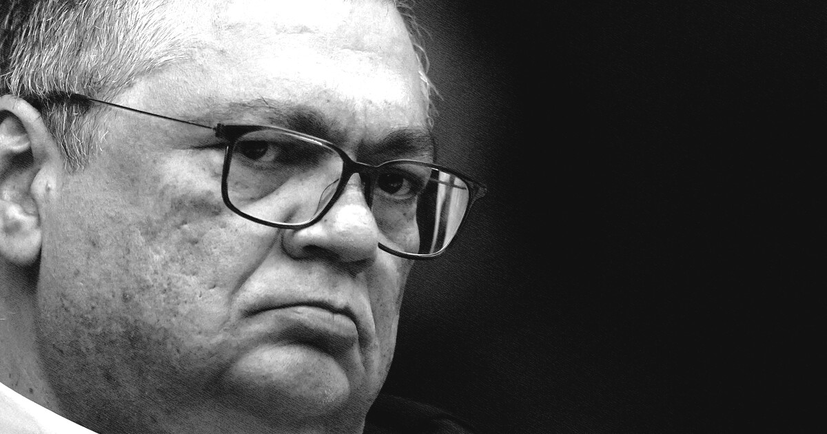 Dino manda PF investigar suspeita de financiamento estrangeiro à campanha de Flávio Bolsonaro