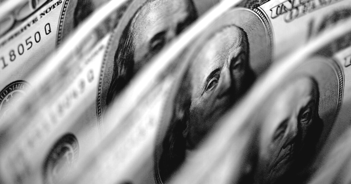 Dólar sobe 8,21%, e bolsa cai 13,88% após reeleição de Lula
