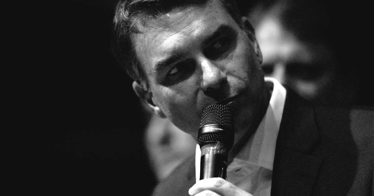 Favoritismo amplia cobrança por propostas e Flávio Bolsonaro se esquiva