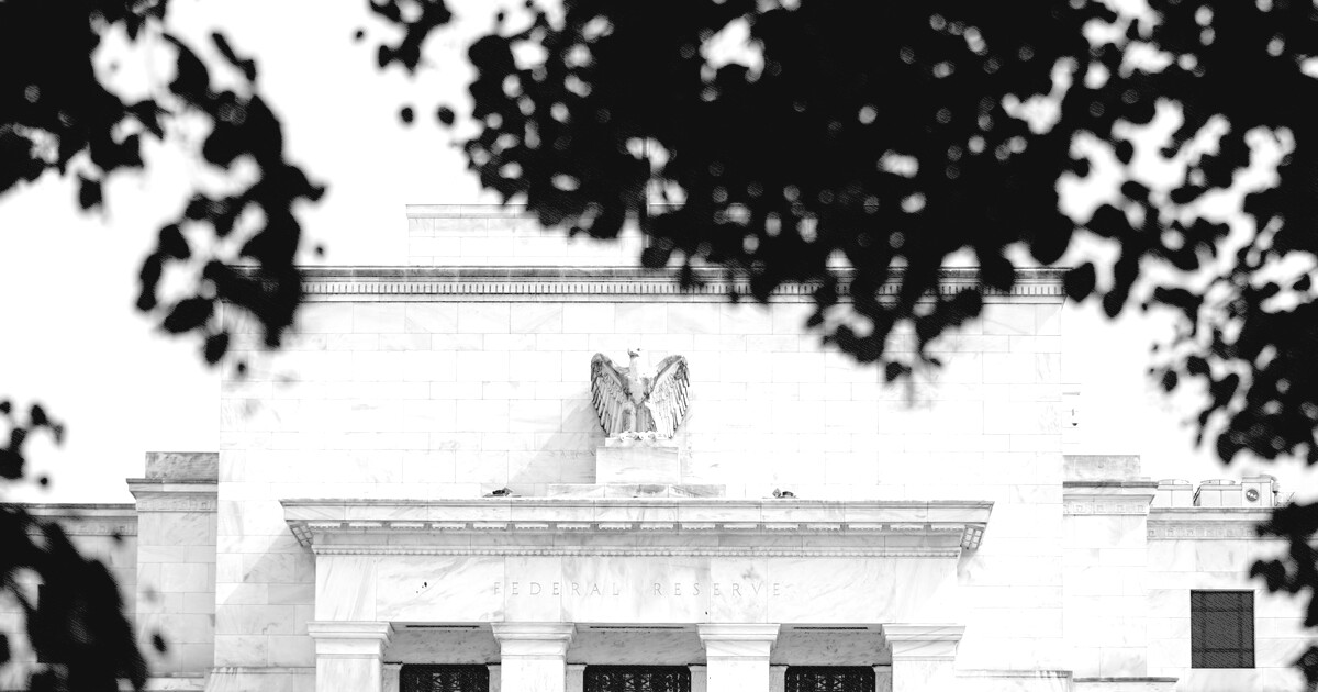 Fed mantém taxa de juros enquanto aguarda por mais dados sobre inflação