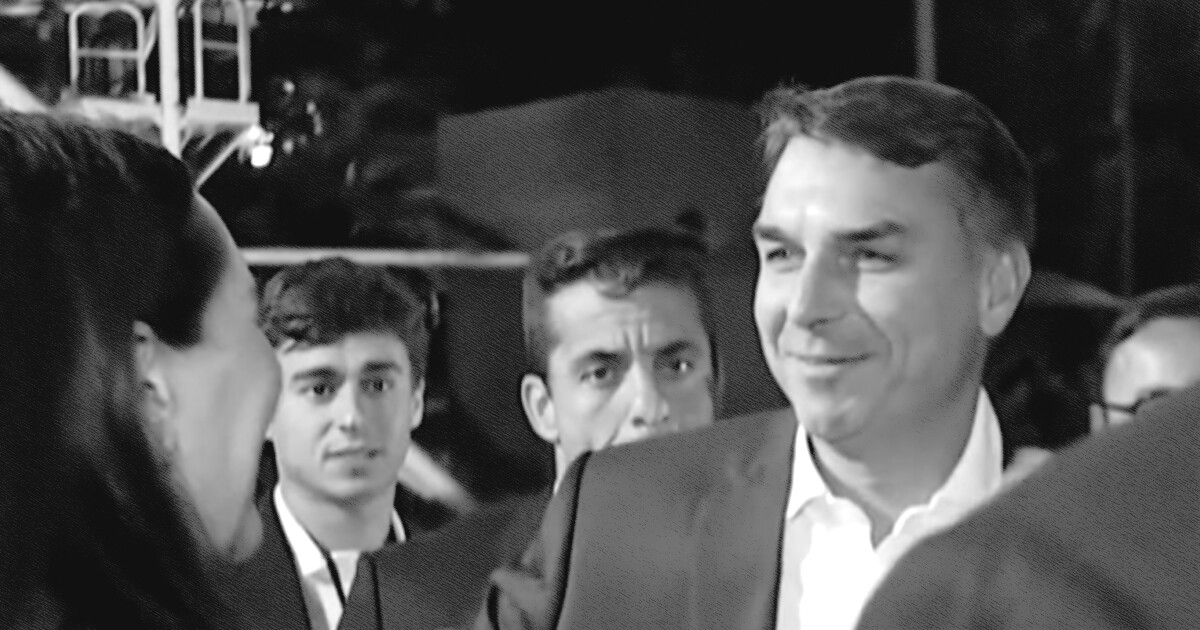 Flávio chega a debate da "Band" acompanhado de Tarcísio e Nikolas
