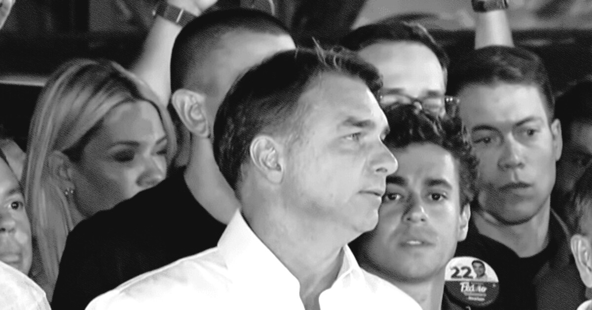 Flávio desiste de questionar vitória de Lula nas urnas
