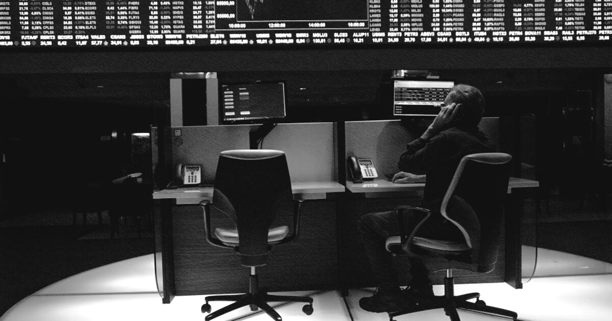 Ibovespa firma queda com eleições e balanços em foco; dólar sobe