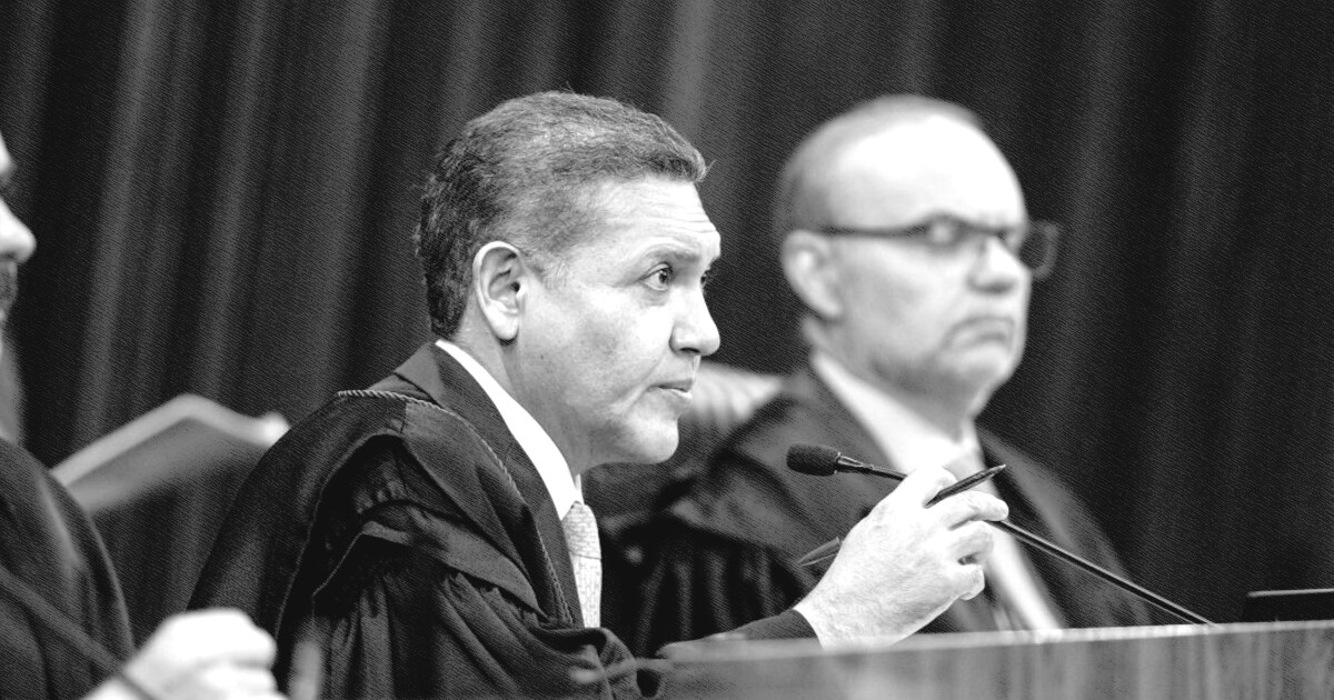 Kassio dá 10 dias para PGR opinar sobre revisão criminal de Bolsonaro