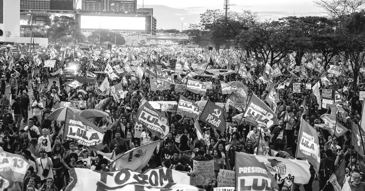 Milhares de estudantes tomam a Esplanada em apoio a Lula
