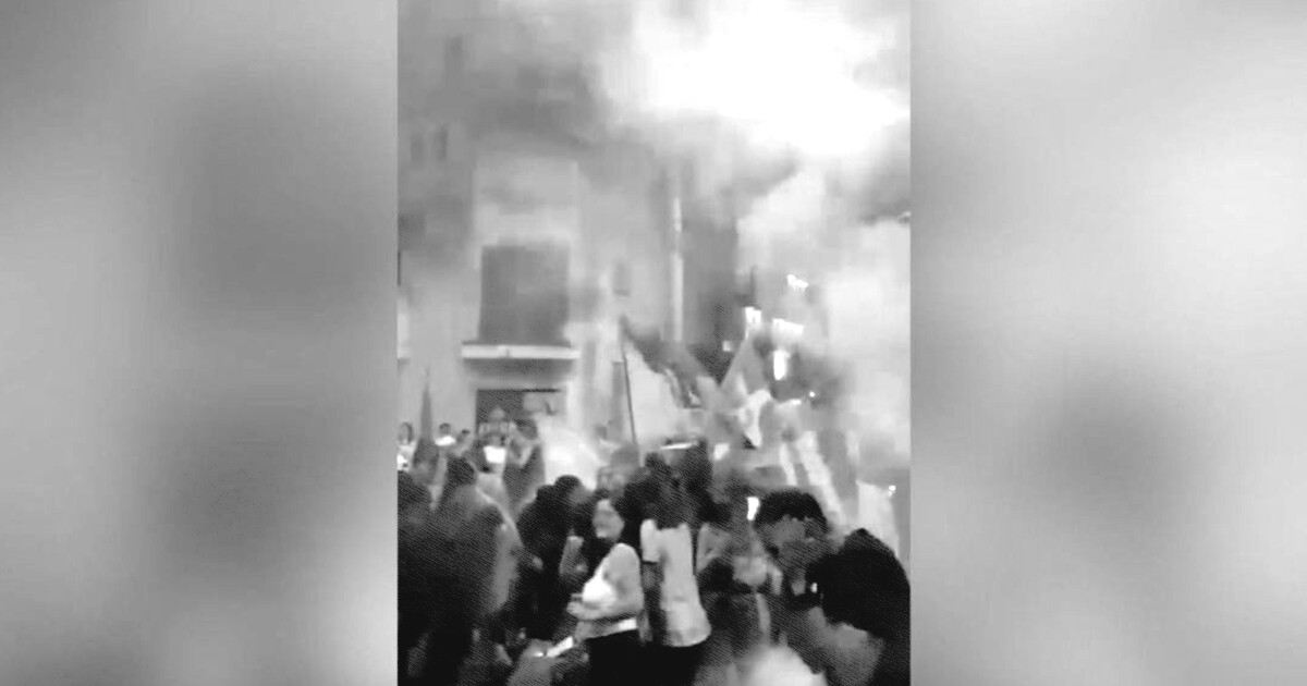 Mulher é atingida por rojão ao comemorar vitória de Lula no interior de SP
