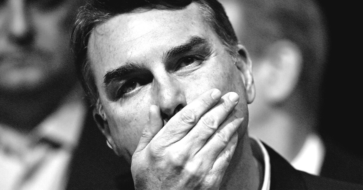 PF apontou risco concreto de Flávio Bolsonaro fugir do país ao pedir apreensão de passaporte a Moraes