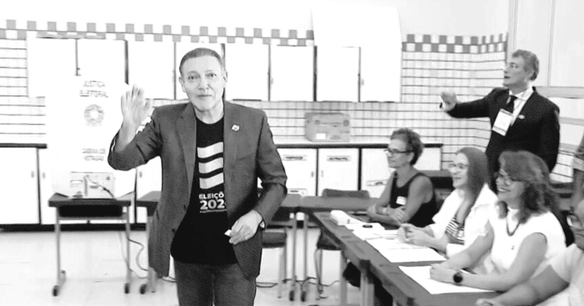 Presidente do TSE, Nunes Marques vota no 2º turno em Brasília