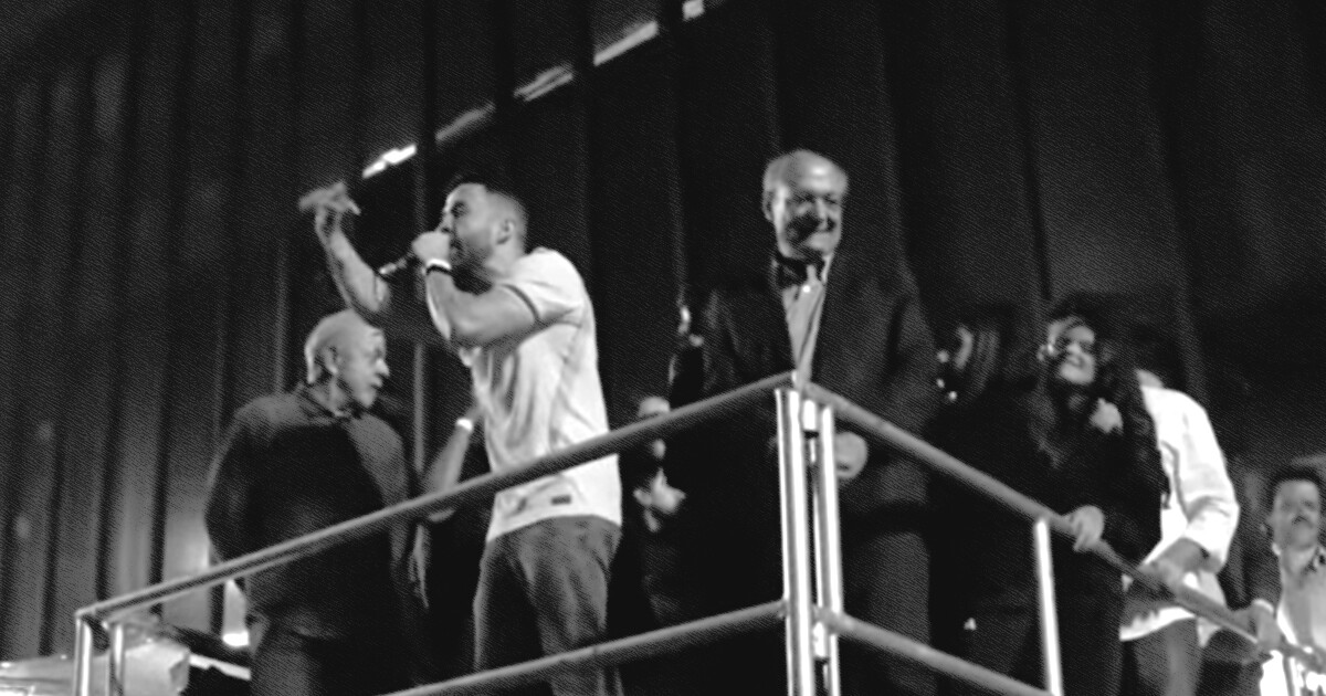 "Vou conversar com vocês pelo canal do Janones", diz Lula