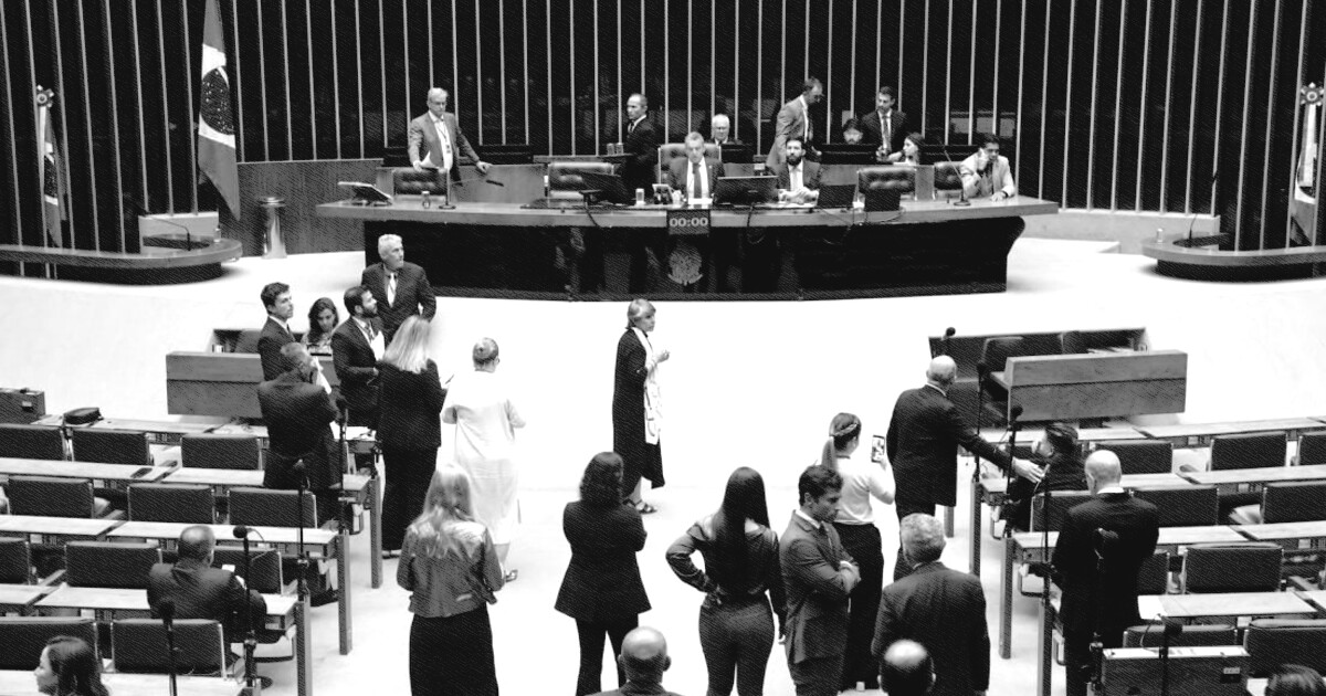 Reeleição de Lula e fuga de Flávio dividem opiniões na Câmara