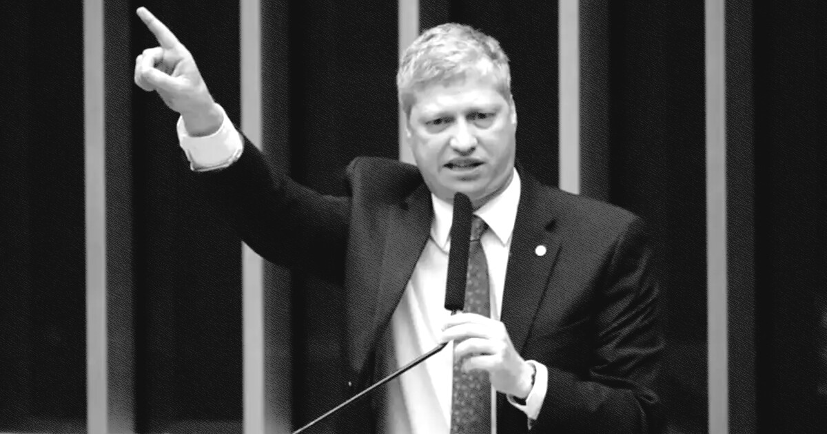 Van Hattem diz que Senado irá abrir impeachment de Moraes com Lula ou Flávio no Planalto